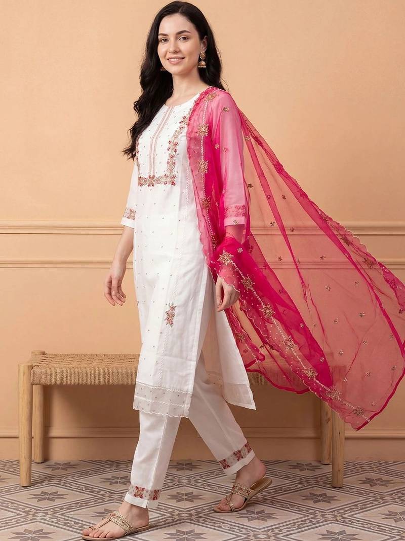 Women Floral Embroidered Regular Thread Work Kurta with Trousers & With Dupatta