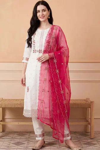 Women Floral Embroidered Regular Thread Work Kurta with Trousers & With Dupatta