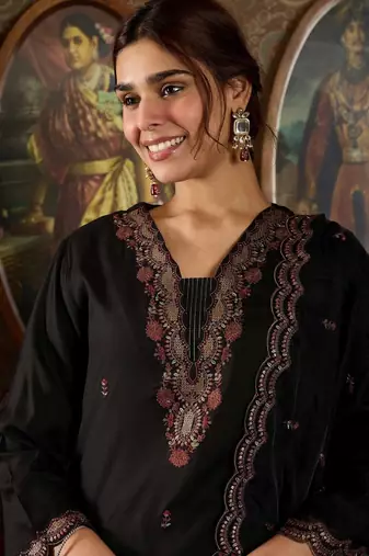 Women Ethnic Motifs Embroidered Regular Thread Work Kurta with Trousers & With Dupatta