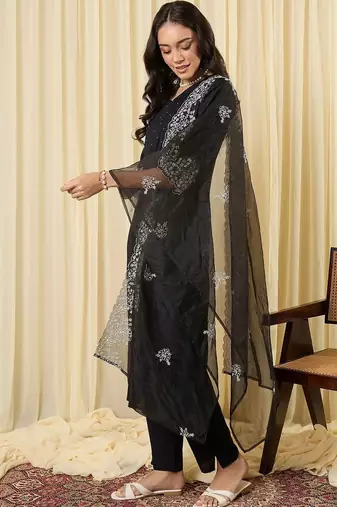 Women Ethnic Motifs Embroidered Regular Thread Work Kurta with Trousers & With Dupatta