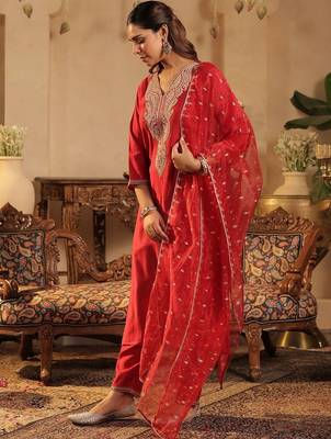 Women Ethnic Motifs Embroidered Regular Thread Work Liva Kurta with Trousers & With Dupatta 3