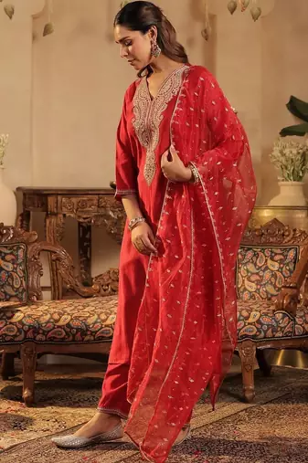 Women Ethnic Motifs Embroidered Regular Thread Work Liva Kurta with Trousers & With Dupatta