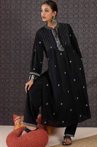 Women Ethnic Motifs Embroidered Empire Thread Work Kurta with Trousers