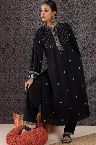 Women Ethnic Motifs Embroidered Empire Thread Work Kurta with Trousers