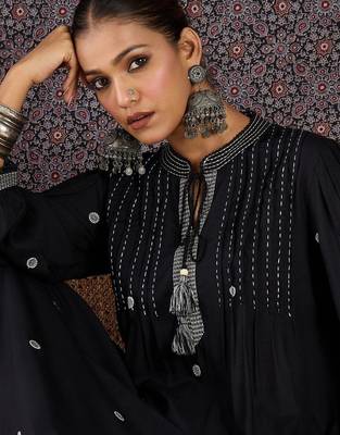 Women Ethnic Motifs Embroidered Empire Thread Work Kurta with Trousers 2