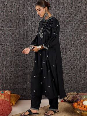 Women Ethnic Motifs Embroidered Empire Thread Work Kurta with Trousers 3
