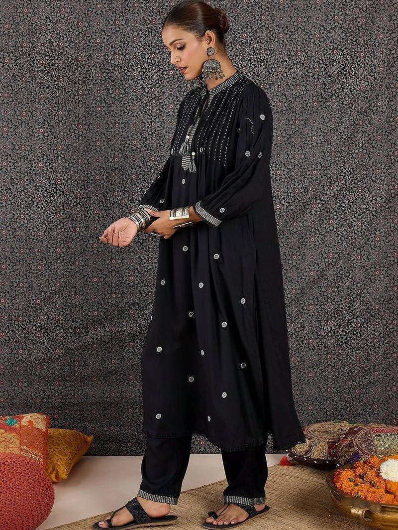 Women Ethnic Motifs Embroidered Empire Thread Work Kurta with Trousers