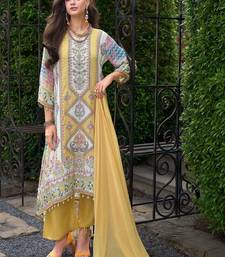 Women Floral Printed Regular Thread Work Liva Kurta with Palazzos & With Dupatta