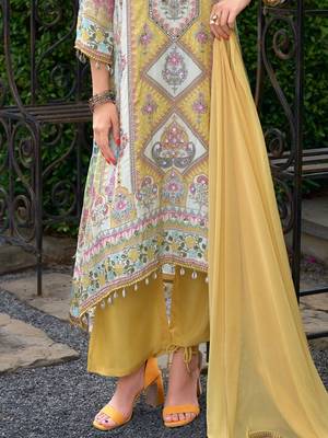 Women Floral Printed Regular Thread Work Liva Kurta with Palazzos & With Dupatta 6