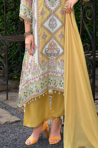 Women Floral Printed Regular Thread Work Liva Kurta with Palazzos & With Dupatta