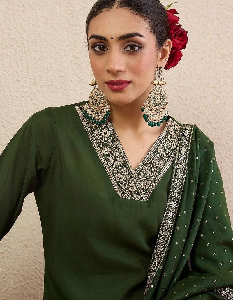 Women Ethnic Motifs Embroidered Regular Thread Work Kurta with Trousers & With Dupatta
