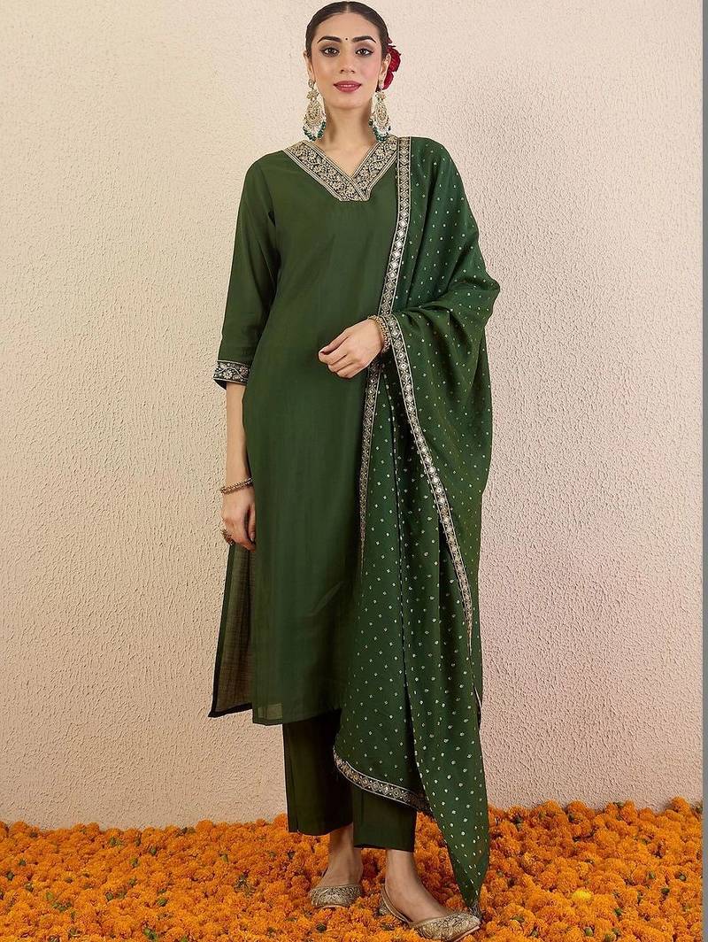 Women Ethnic Motifs Embroidered Regular Thread Work Kurta with Trousers & With Dupatta
