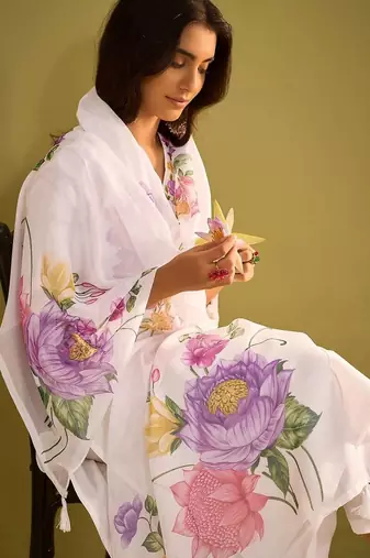 Women Floral Embroidered Regular Thread Work Liva Kurta with Trousers & With Dupatta
