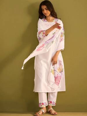 Women Floral Embroidered Regular Thread Work Liva Kurta with Trousers & With Dupatta 5