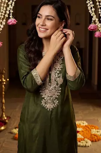 Women Ethnic Motifs Embroidered Regular Thread Work Kurta with Trousers & With Dupatta