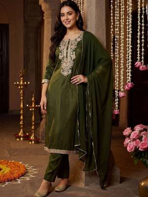 Women Ethnic Motifs Embroidered Regular Thread Work Kurta with Trousers & With Dupatta 5