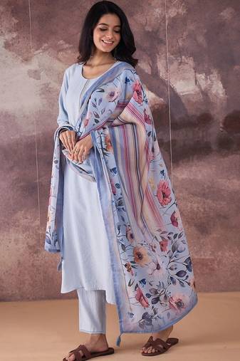 Women Floral Regular Thread Work Kurta with Trousers & With Dupatta