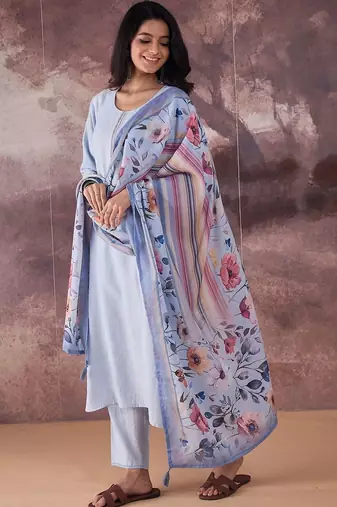 Women Floral Regular Thread Work Kurta with Trousers & With Dupatta