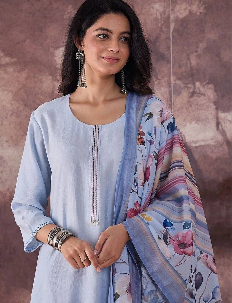 Women Floral Regular Thread Work Kurta with Trousers & With Dupatta