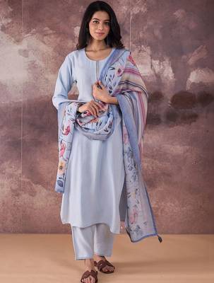 Women Floral Regular Thread Work Kurta with Trousers & With Dupatta 4