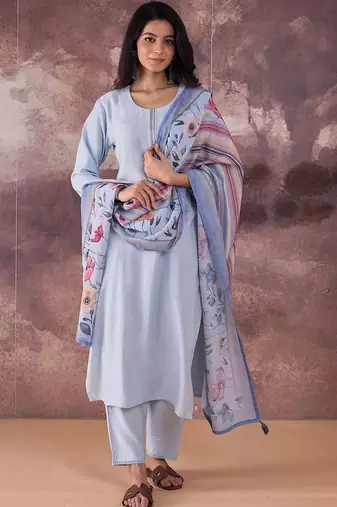 Women Floral Regular Thread Work Kurta with Trousers & With Dupatta