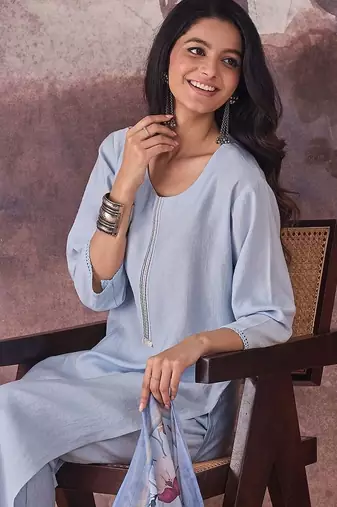 Women Floral Regular Thread Work Kurta with Trousers & With Dupatta