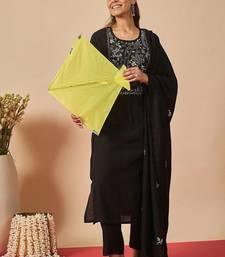 Women Ethnic Motifs Embroidered Regular Thread Work Kurta with Trousers & With Dupatta