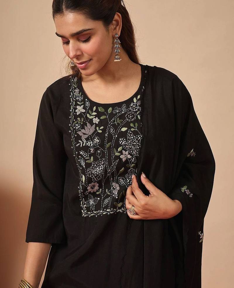 Women Ethnic Motifs Embroidered Regular Thread Work Kurta with Trousers & With Dupatta