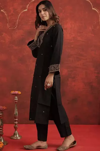 Women Ethnic Motifs Embroidered Regular Thread Work Liva Kurta with Trousers