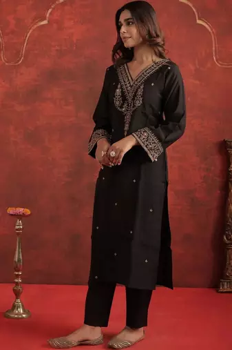 Women Ethnic Motifs Embroidered Regular Thread Work Liva Kurta with Trousers