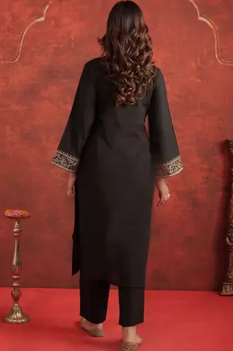 Women Ethnic Motifs Embroidered Regular Thread Work Liva Kurta with Trousers