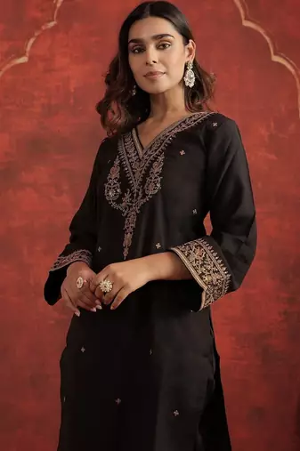 Women Ethnic Motifs Embroidered Regular Thread Work Liva Kurta with Trousers