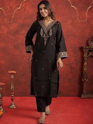 Women Ethnic Motifs Embroidered Regular Thread Work Liva Kurta with Trousers 5