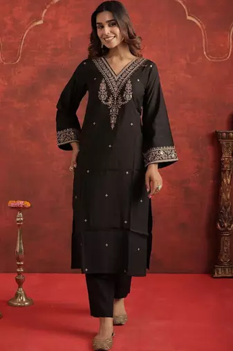 Women Ethnic Motifs Embroidered Regular Thread Work Liva Kurta with Trousers
