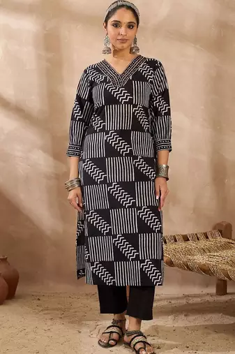 Women Printed Regular Thread Work Pure Cotton Kurta with Trousers & With Dupatta