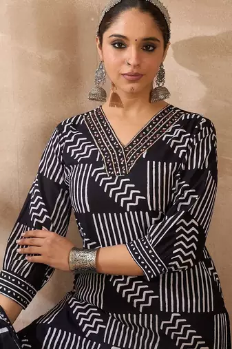 Women Printed Regular Thread Work Pure Cotton Kurta with Trousers & With Dupatta