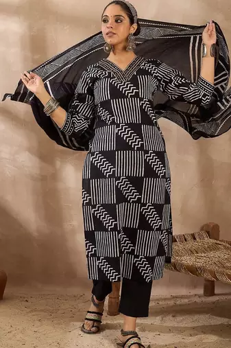 Women Printed Regular Thread Work Pure Cotton Kurta with Trousers & With Dupatta