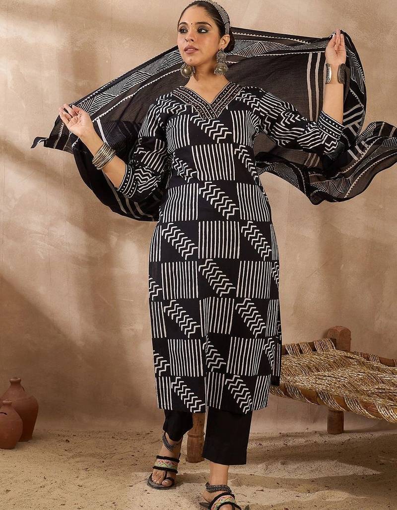 Women Printed Regular Thread Work Pure Cotton Kurta with Trousers & With Dupatta