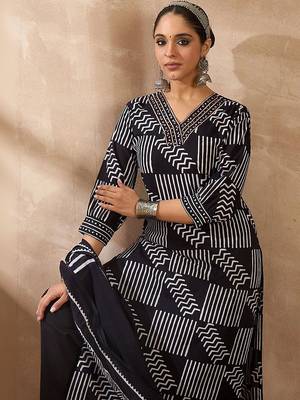 Women Printed Regular Thread Work Pure Cotton Kurta with Trousers & With Dupatta 4