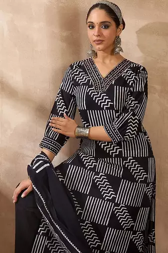 Women Printed Regular Thread Work Pure Cotton Kurta with Trousers & With Dupatta