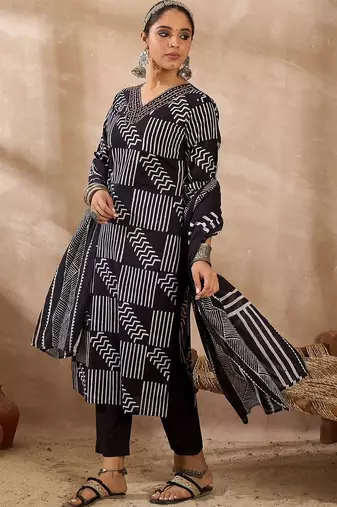 Women Printed Regular Thread Work Pure Cotton Kurta with Trousers & With Dupatta