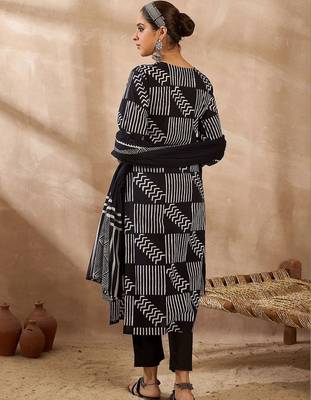 Women Printed Regular Thread Work Pure Cotton Kurta with Trousers & With Dupatta 7