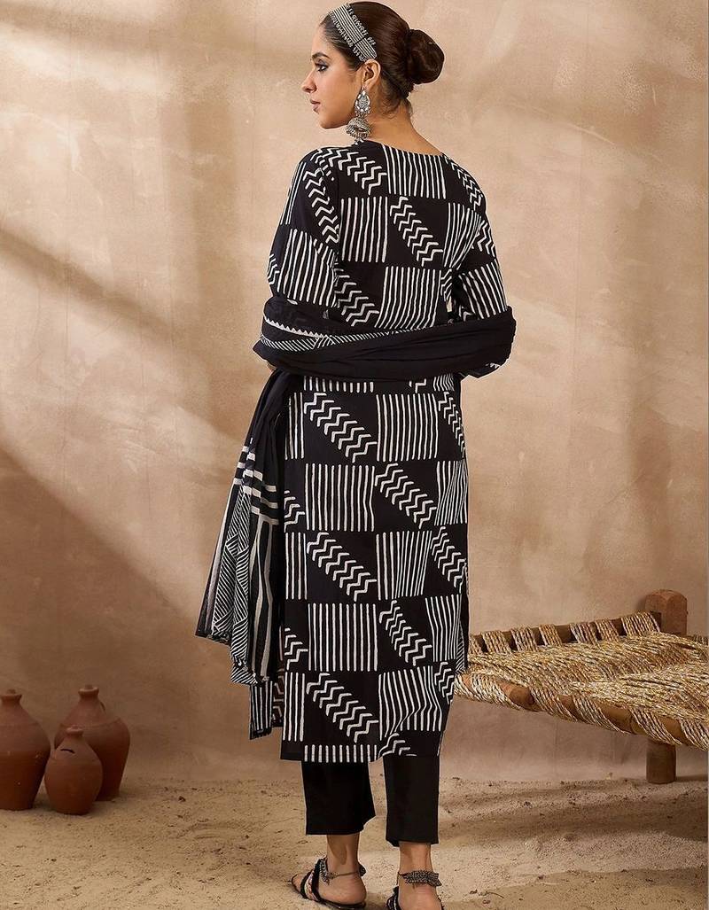 Women Printed Regular Thread Work Pure Cotton Kurta with Trousers & With Dupatta
