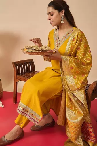 Women Ethnic Motifs Regular Thread Work Kurta with Trousers & With Dupatta