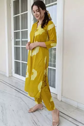 Women Dyed Regular Pure Cotton Kurta with Trousers & With Dupatta