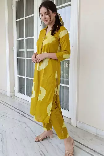 Women Dyed Regular Pure Cotton Kurta with Trousers & With Dupatta