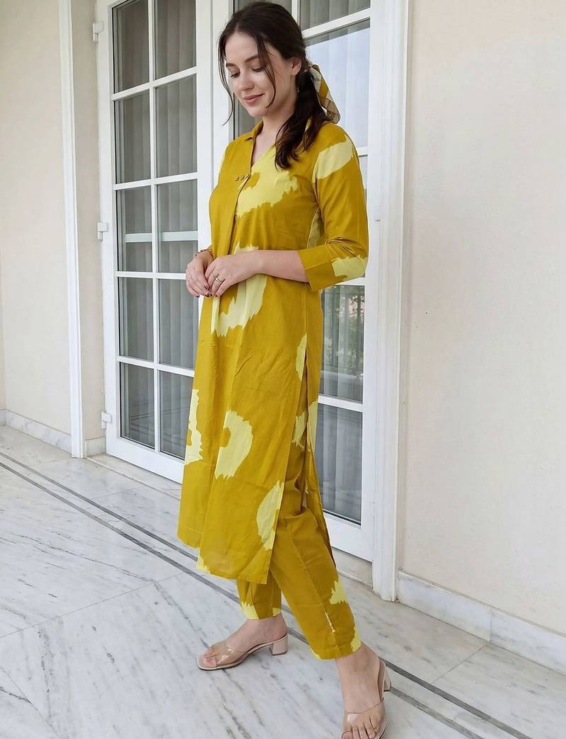Women Dyed Regular Pure Cotton Kurta with Trousers & With Dupatta