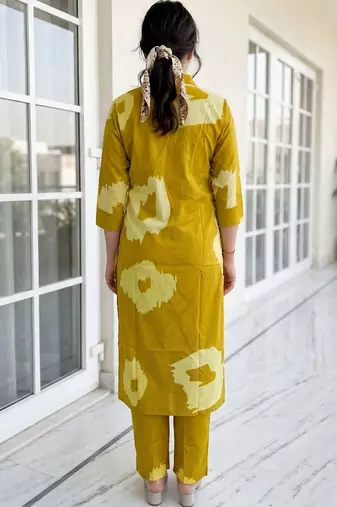 Women Dyed Regular Pure Cotton Kurta with Trousers & With Dupatta