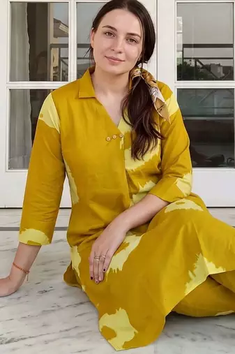 Women Dyed Regular Pure Cotton Kurta with Trousers & With Dupatta