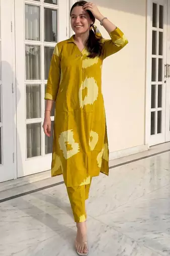 Women Dyed Regular Pure Cotton Kurta with Trousers & With Dupatta